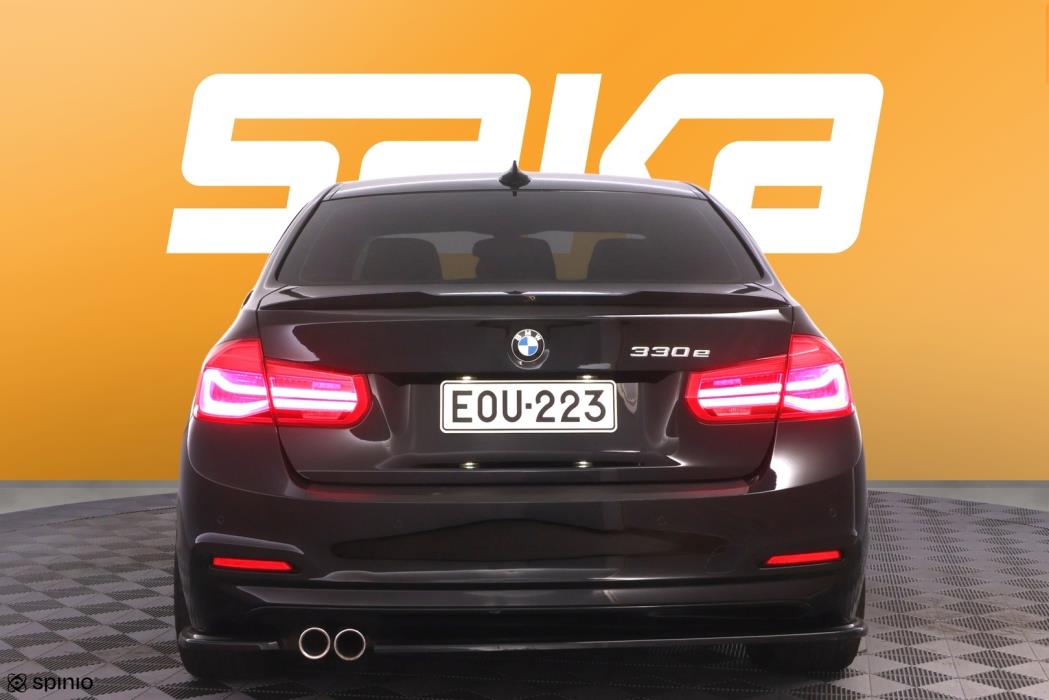 BMW 330 2018
