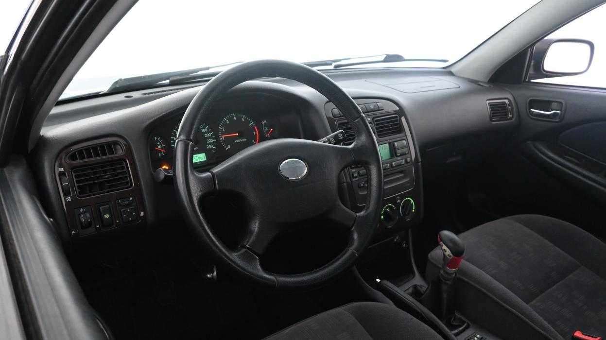 TOYOTA Avensis 2001