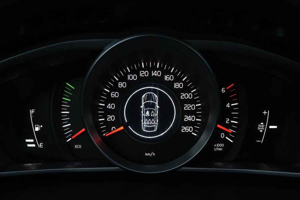 VOLVO V40 2013