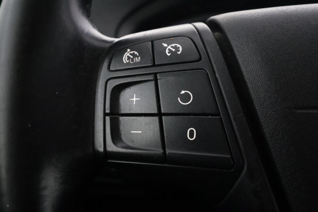 VOLVO V40 2013