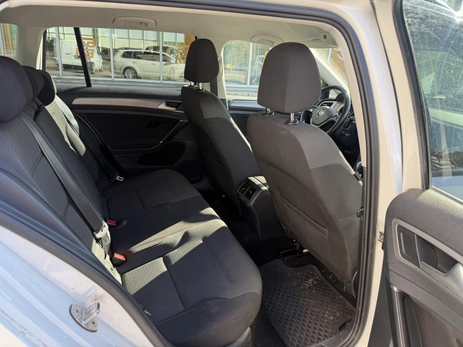 VOLKSWAGEN Golf 2016