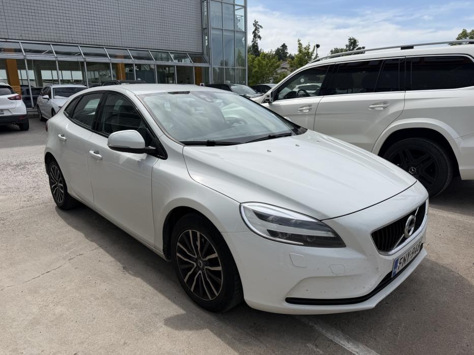 VOLVO V40 2019