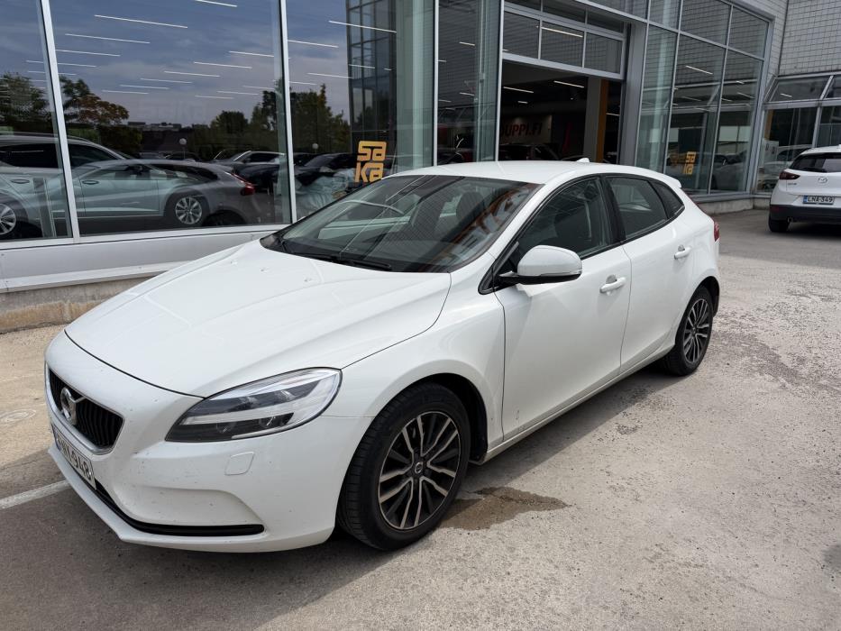 VOLVO V40 2019