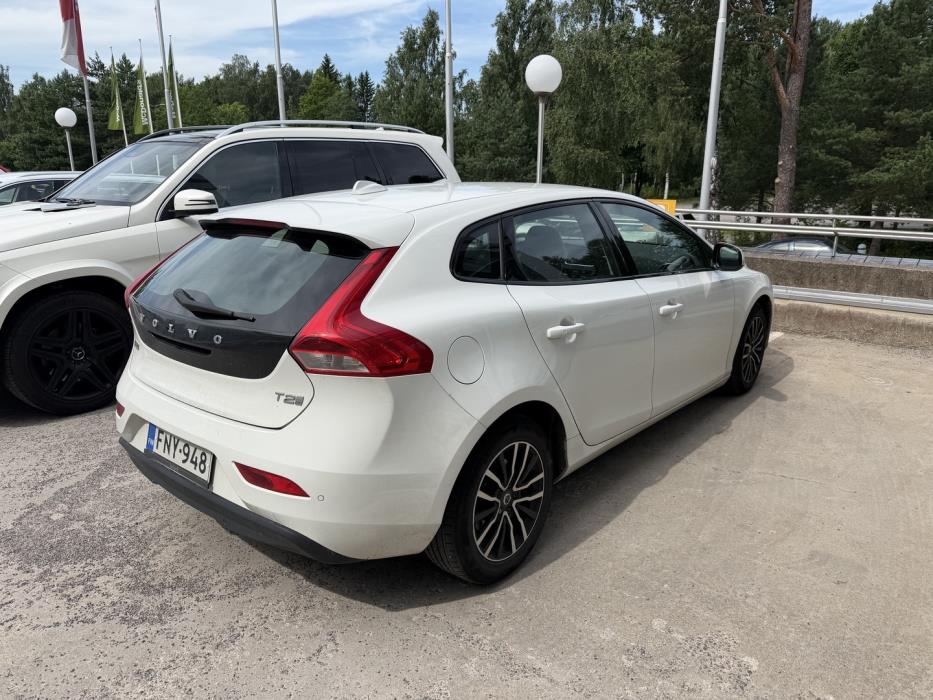 VOLVO V40 2019