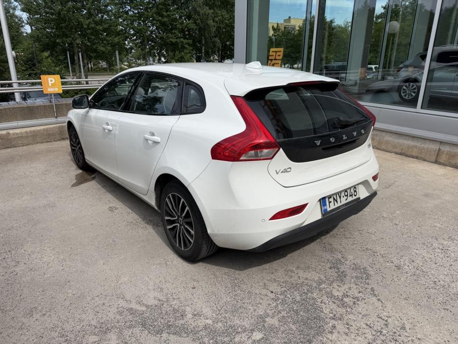 VOLVO V40 2019