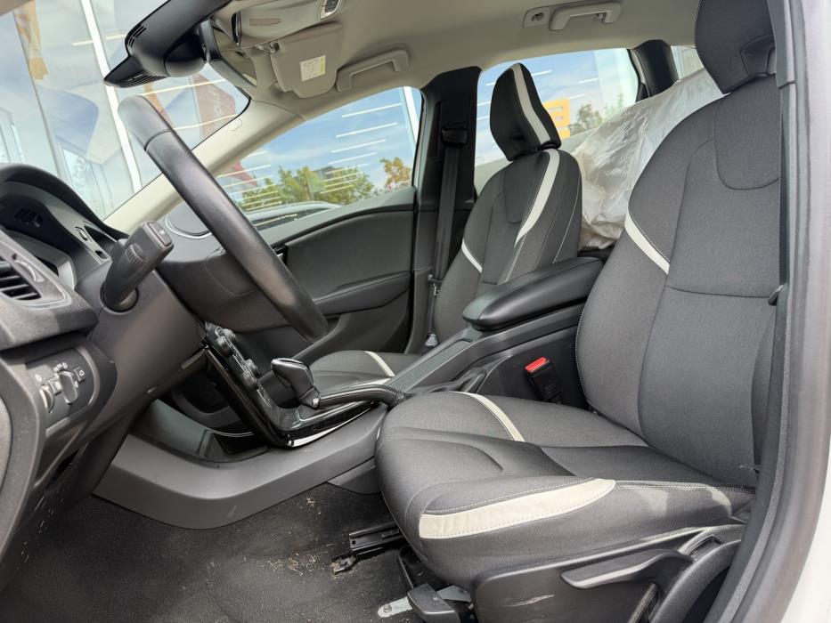 VOLVO V40 2019