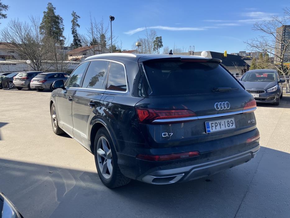AUDI Q7 2021