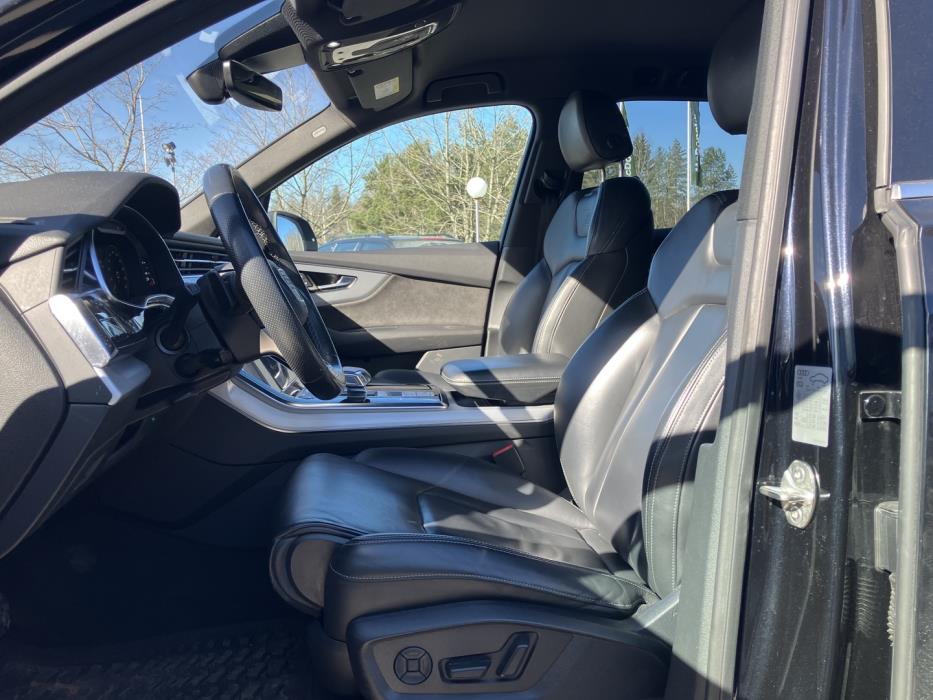 AUDI Q7 2021
