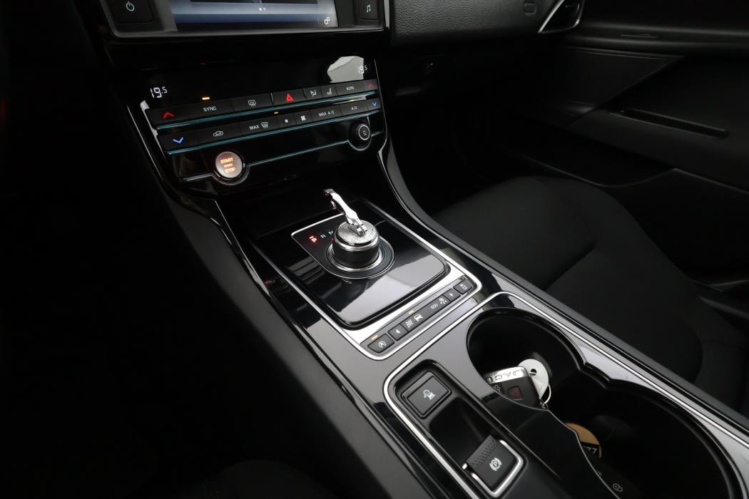 JAGUAR XE 2017