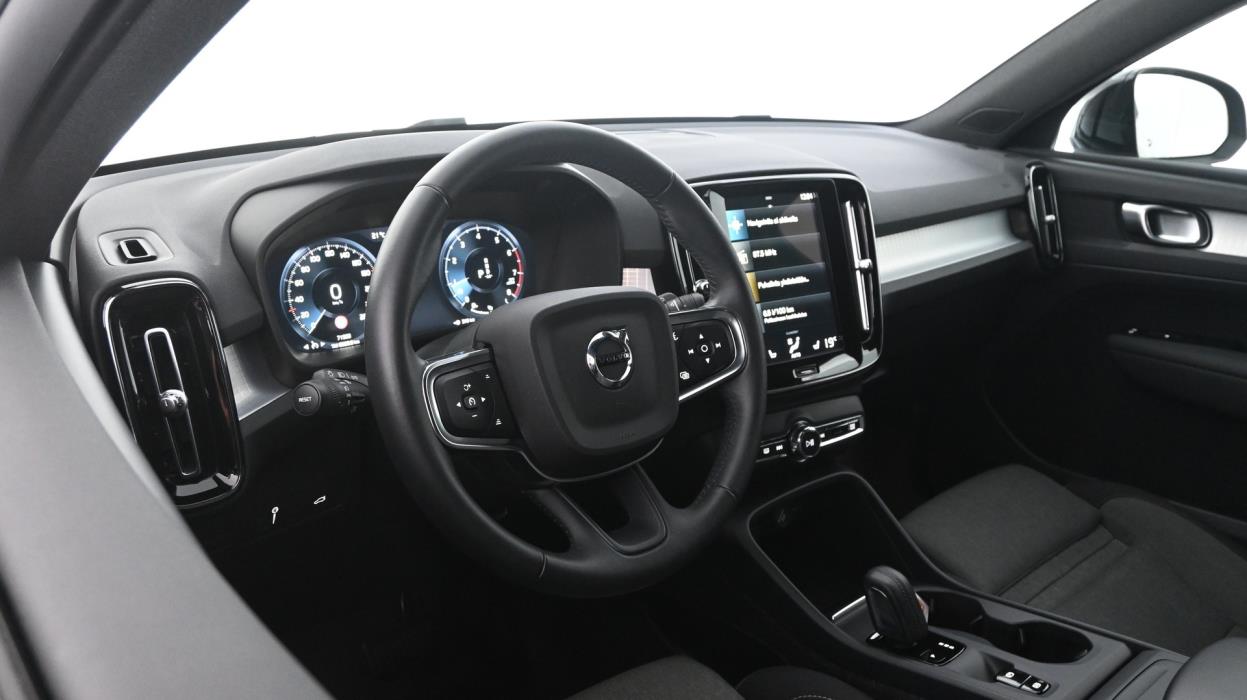 VOLVO XC40 2021