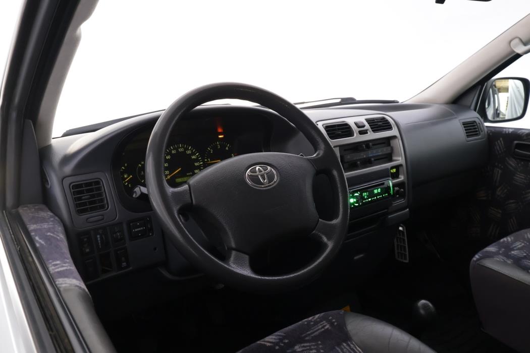 TOYOTA Hiace 2008