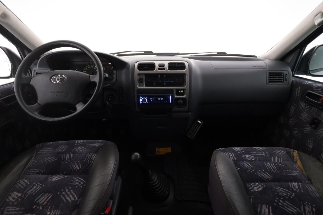 TOYOTA Hiace 2008