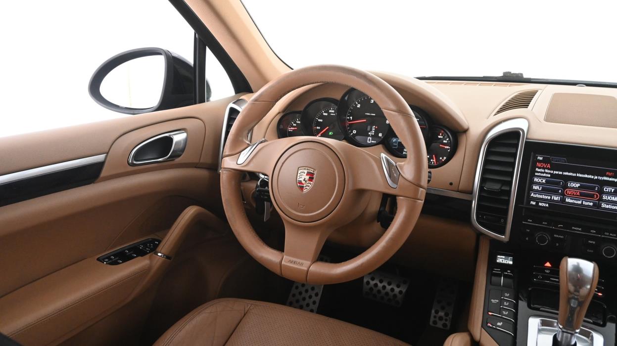 PORSCHE Cayenne 2011