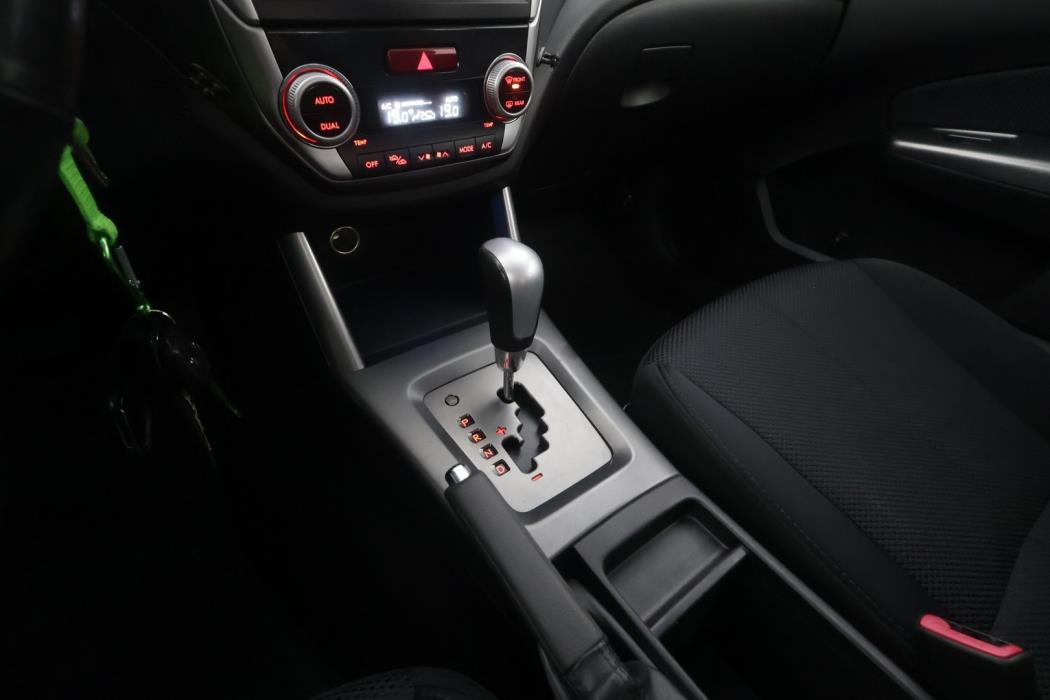 SUBARU Forester 2011