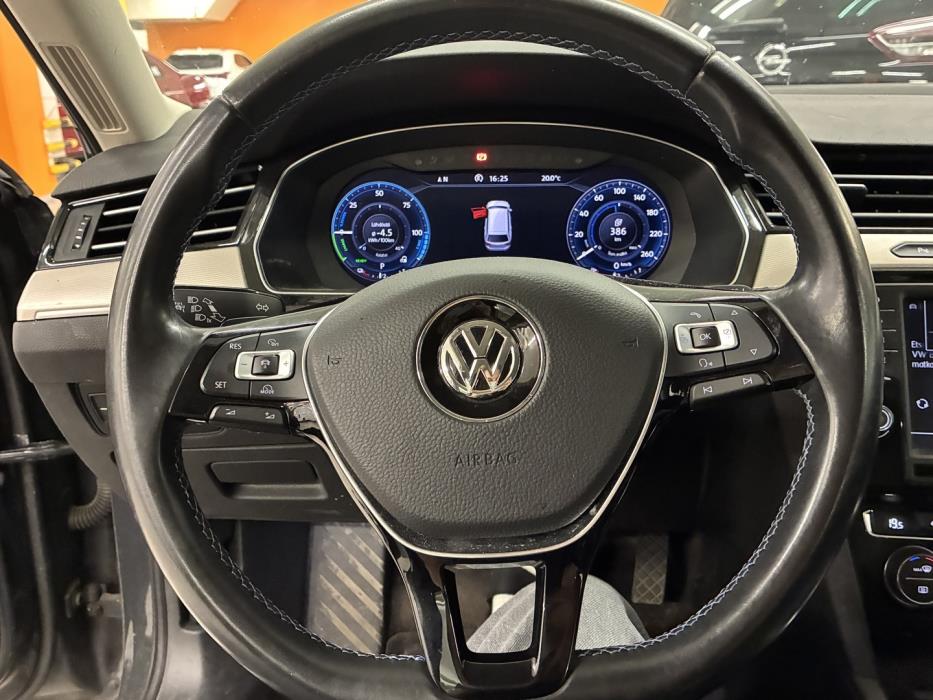 VOLKSWAGEN Passat 2017