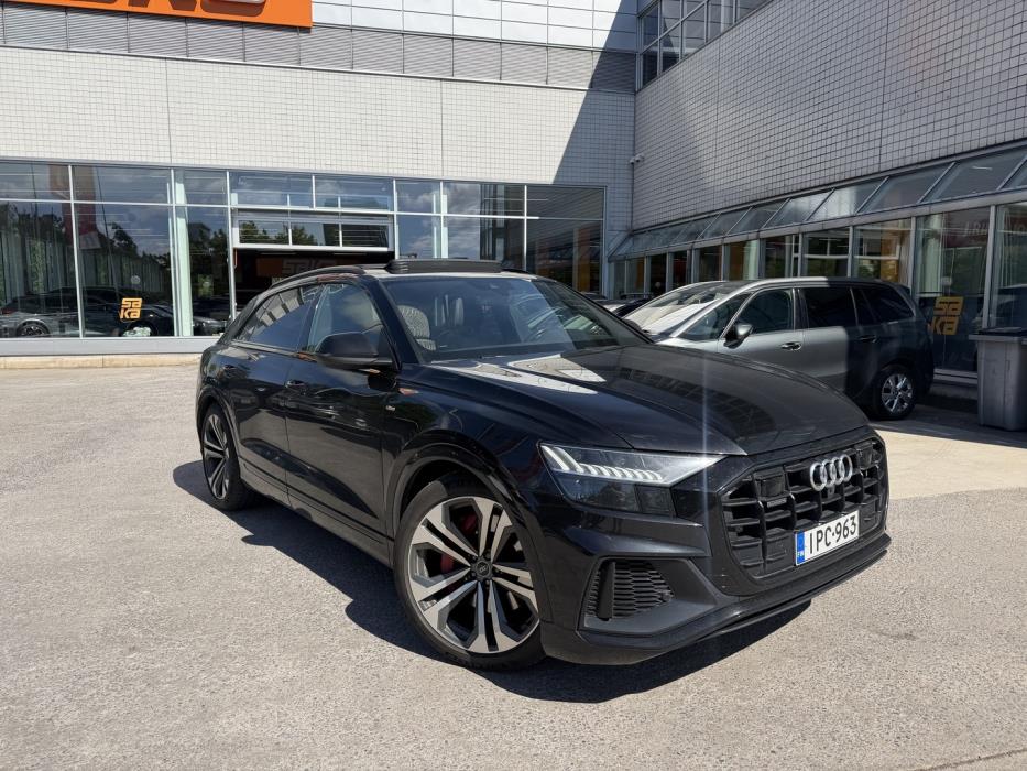 AUDI Q8 2021