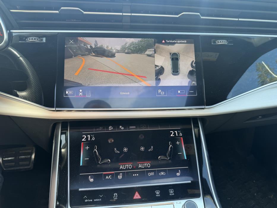 AUDI Q8 2021