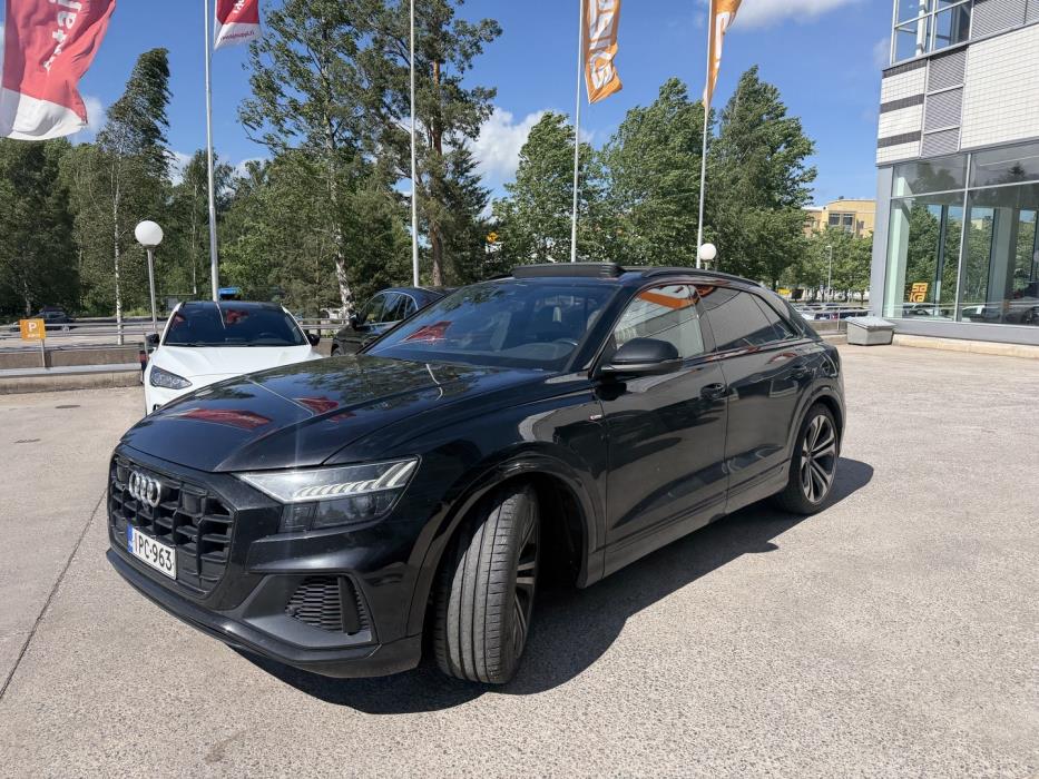 AUDI Q8 2021