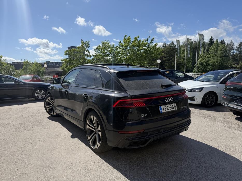 AUDI Q8 2021