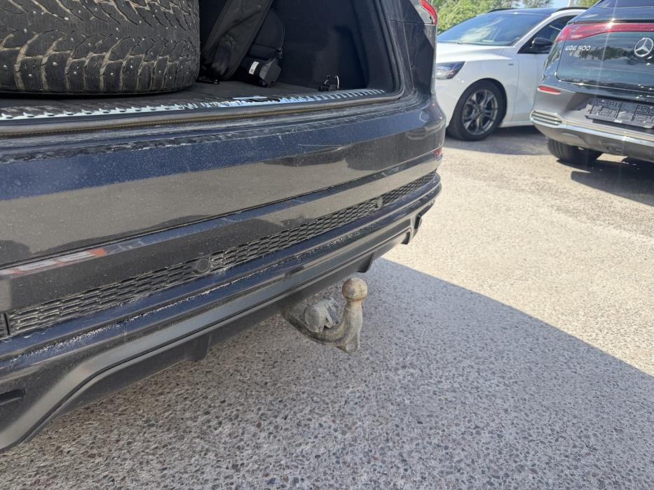 AUDI Q8 2021