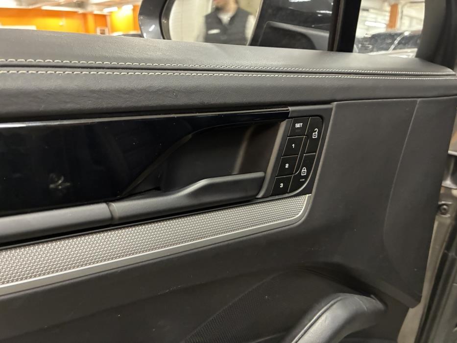 PORSCHE Cayenne 2024