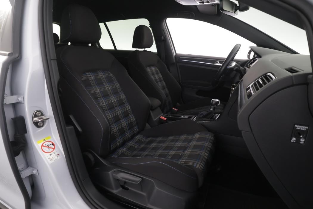 VOLKSWAGEN Golf 2018