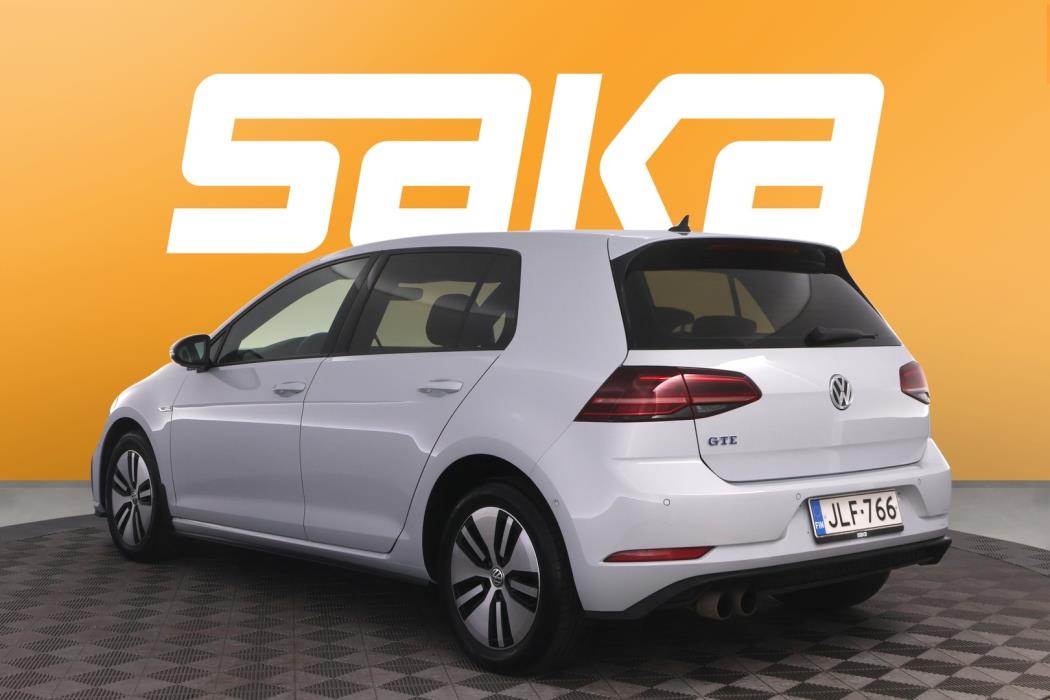 VOLKSWAGEN Golf 2018