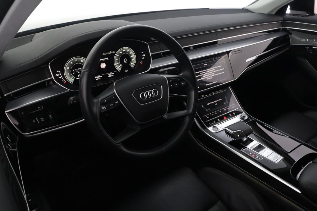 AUDI A8 2021