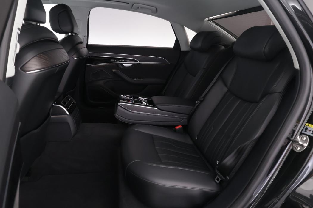 AUDI A8 2021