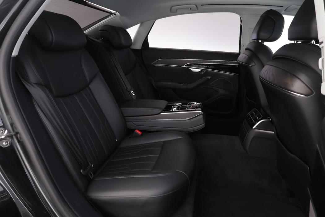 AUDI A8 2021