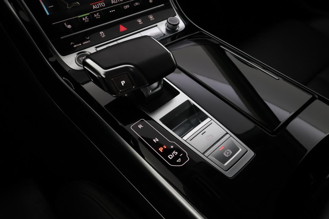 AUDI A8 2021