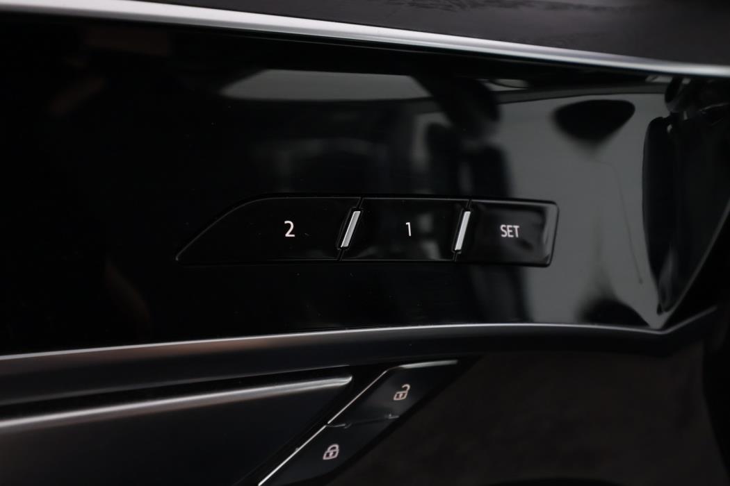 AUDI A8 2021