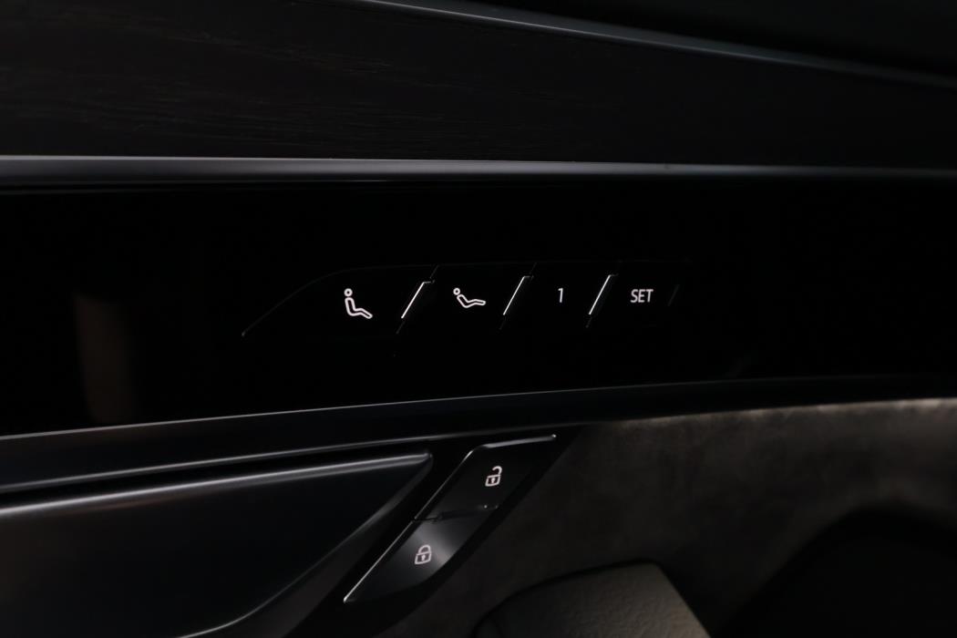 AUDI A8 2021