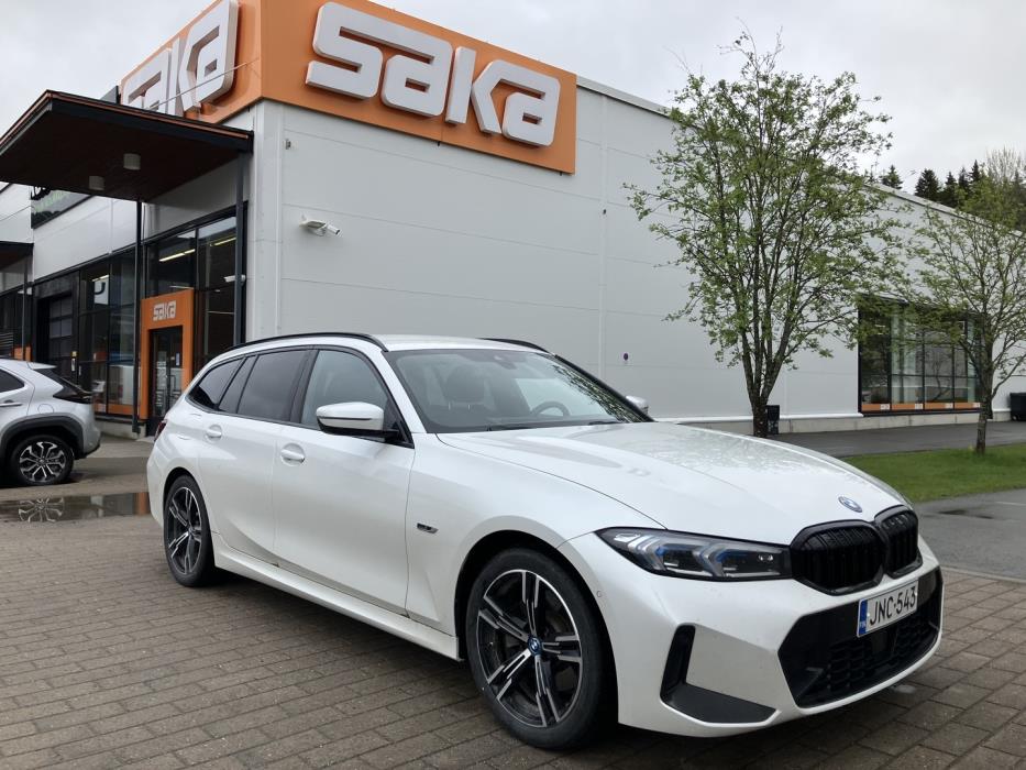 BMW 330 2023