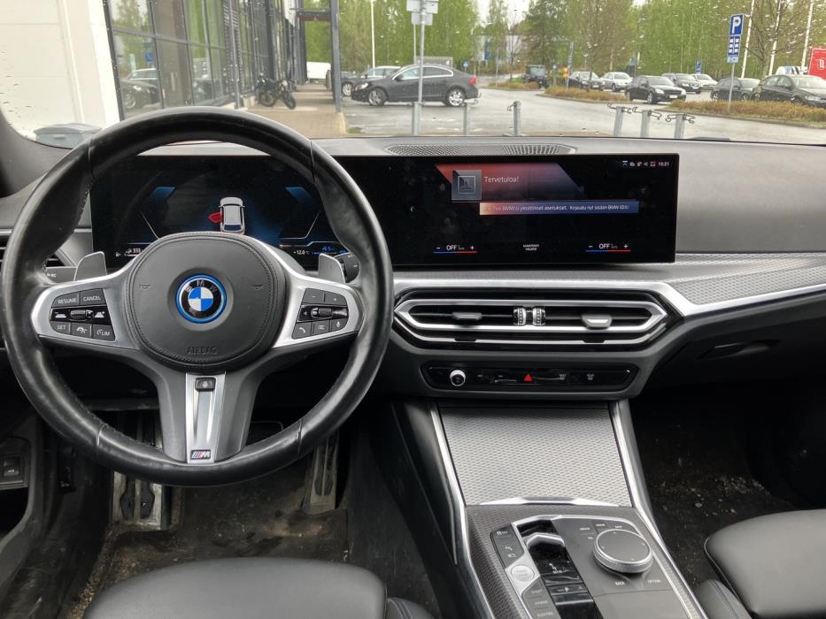 BMW 330 2023