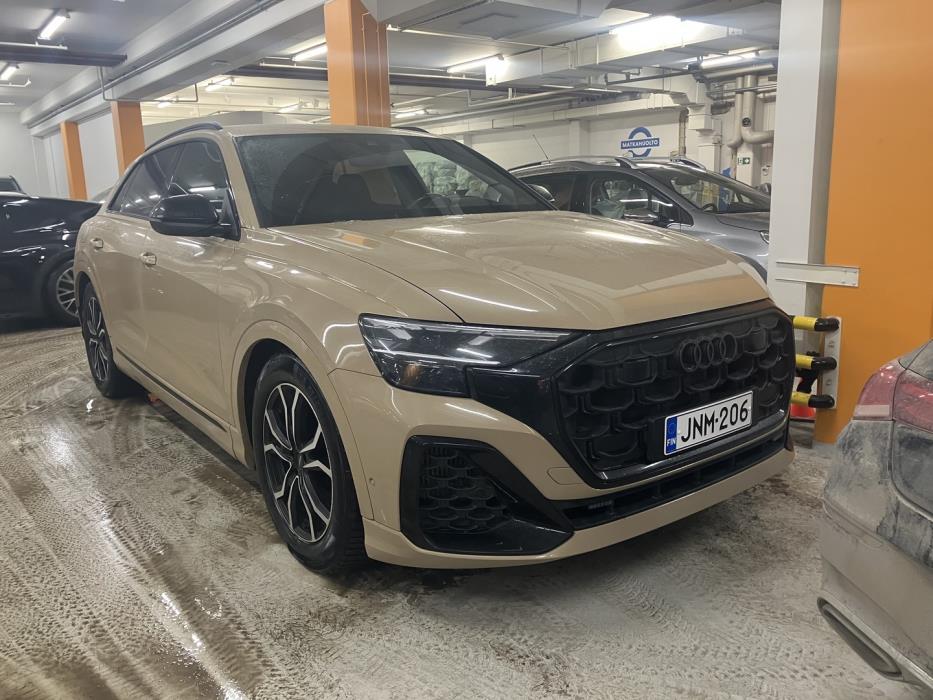 AUDI Q8 2024