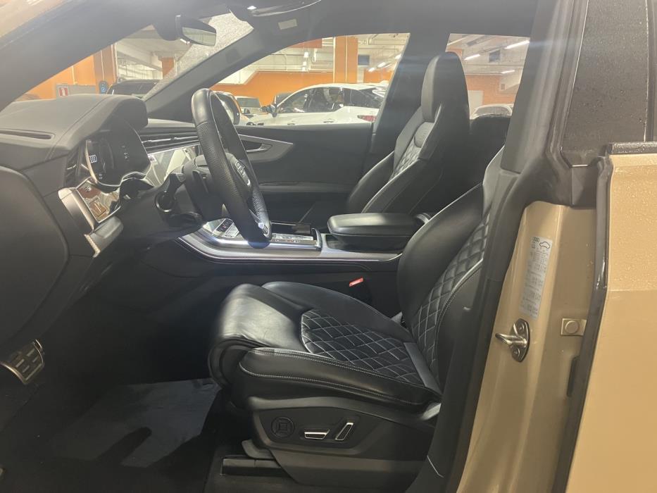 AUDI Q8 2024