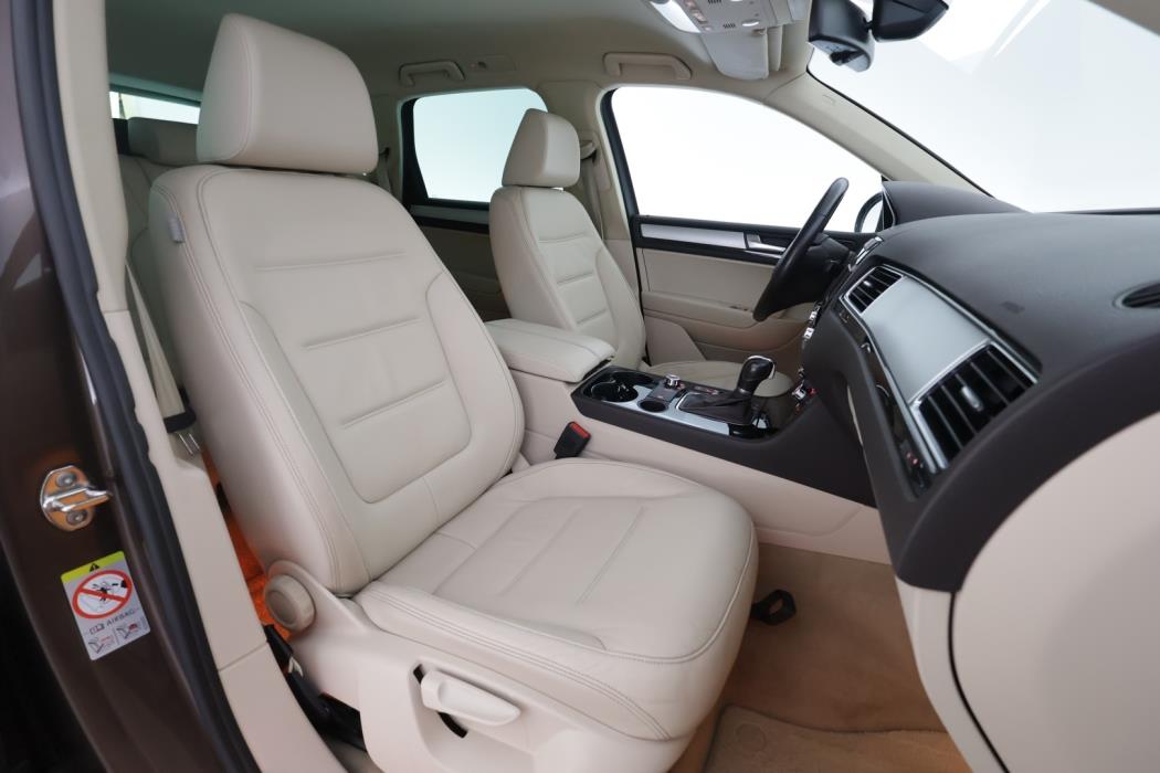 VOLKSWAGEN Touareg 2011