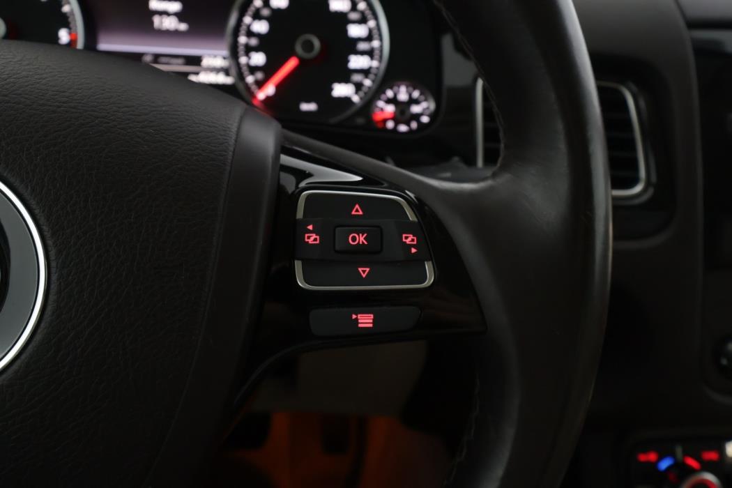 VOLKSWAGEN Touareg 2011