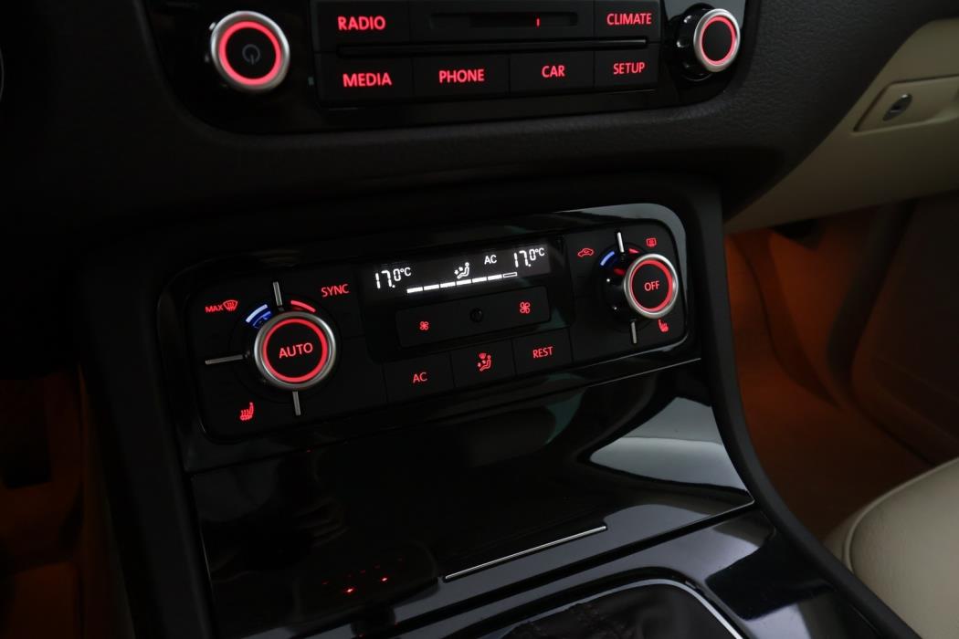 VOLKSWAGEN Touareg 2011