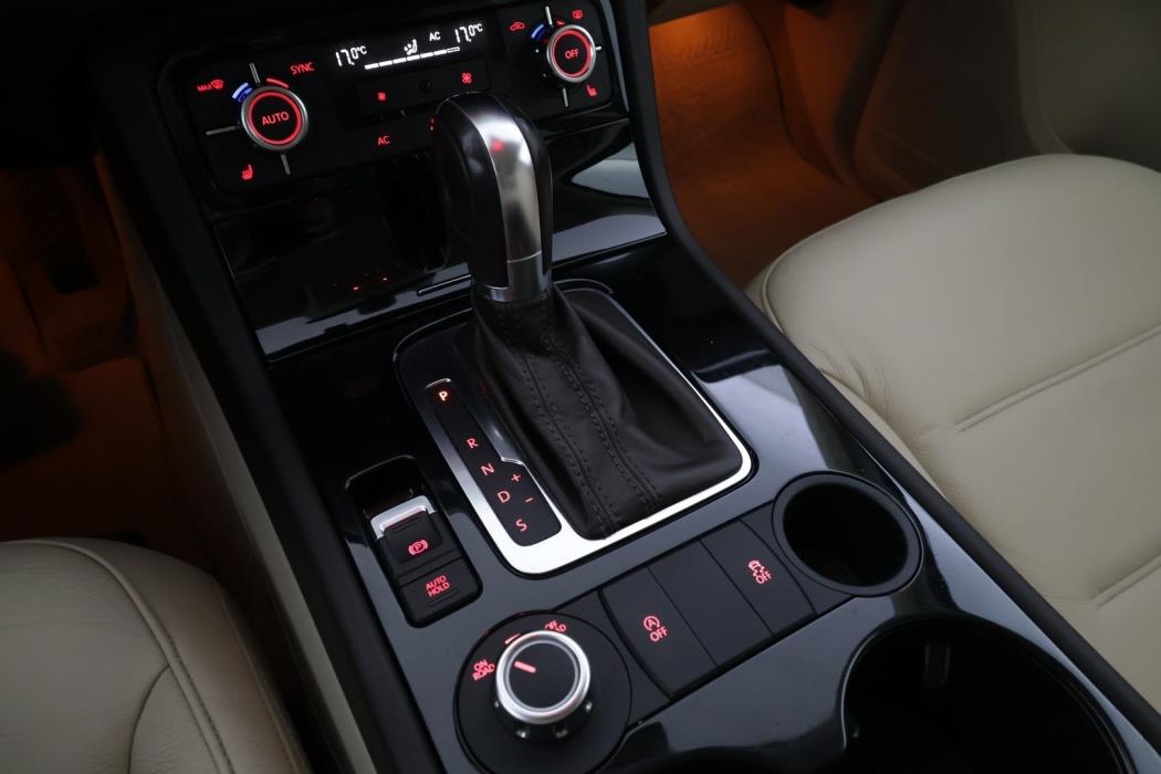 VOLKSWAGEN Touareg 2011