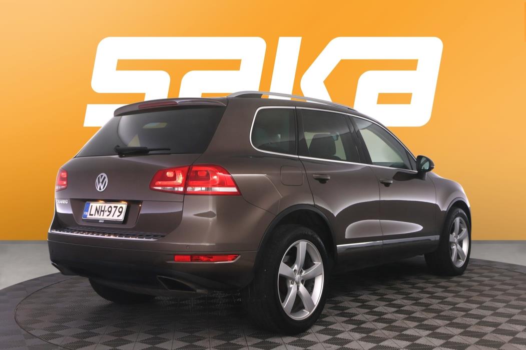VOLKSWAGEN Touareg 2011