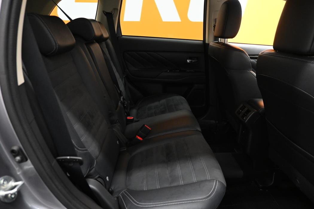 MITSUBISHI OUTLANDER PHEV 2019