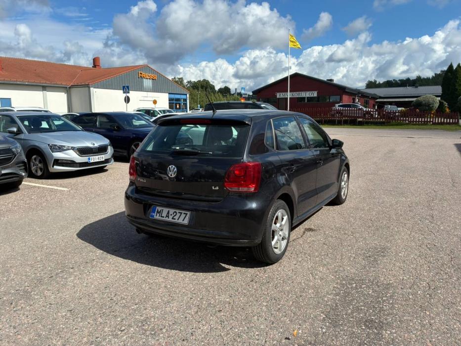 VOLKSWAGEN Polo 2011