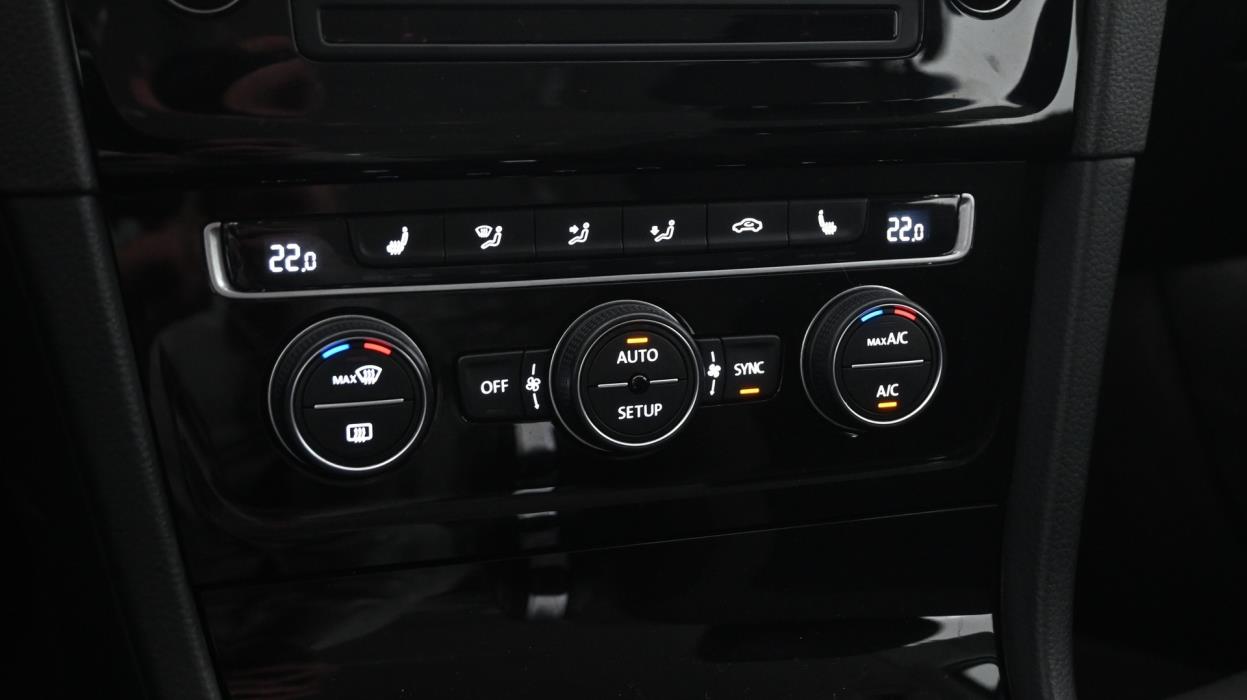 VOLKSWAGEN Golf 2014