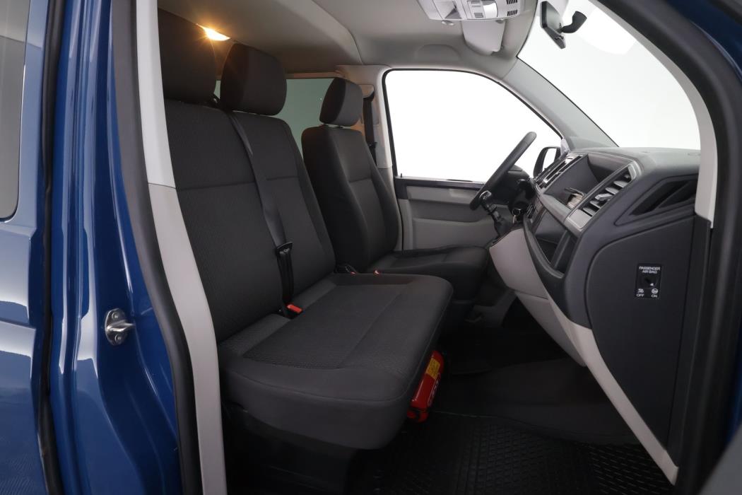 VOLKSWAGEN Caravelle 2016