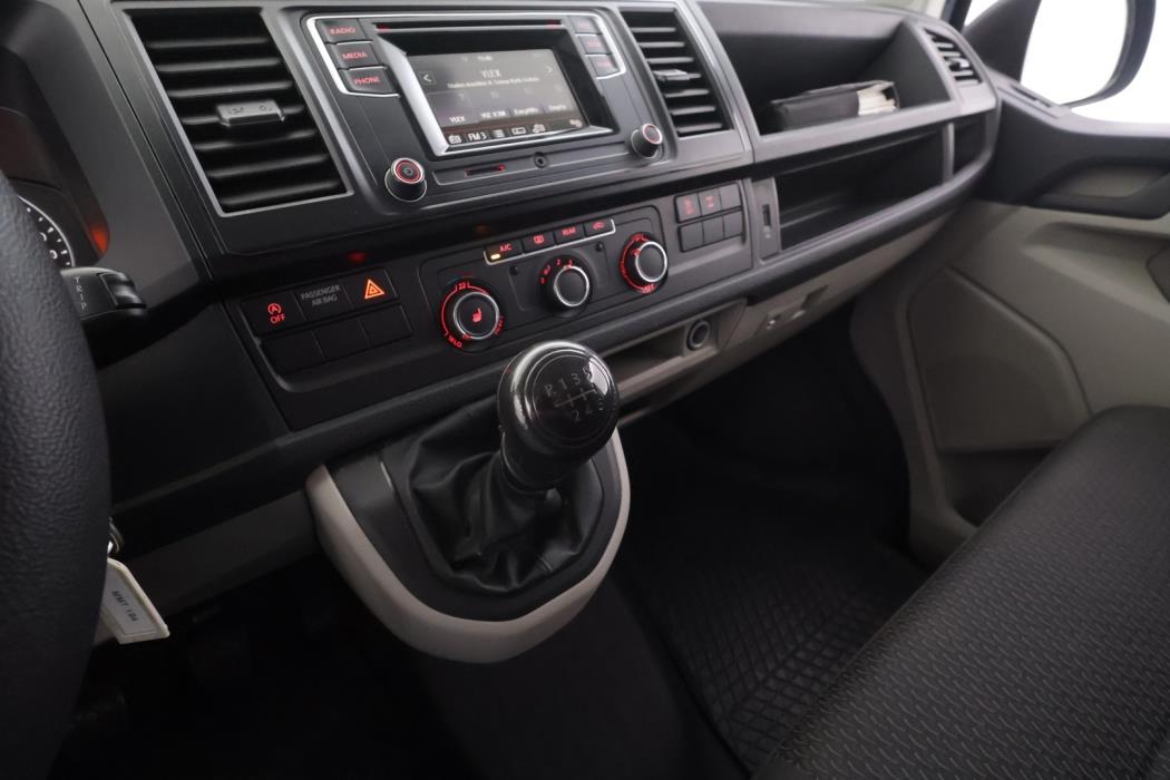 VOLKSWAGEN Caravelle 2016