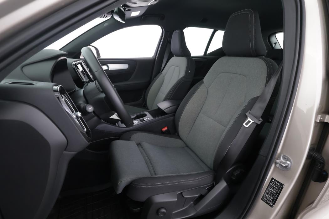 VOLVO XC40 2023