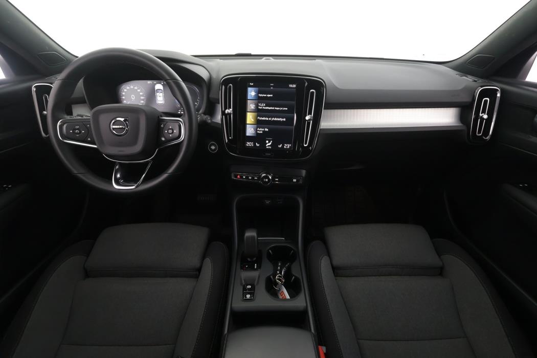 VOLVO XC40 2023