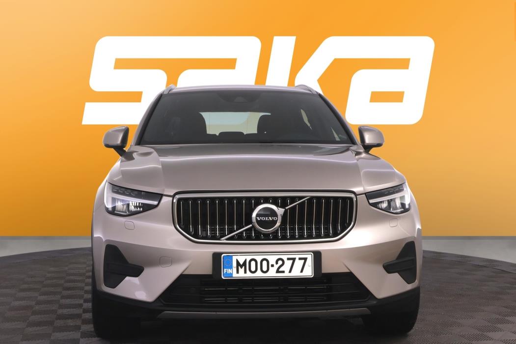 VOLVO XC40 2023